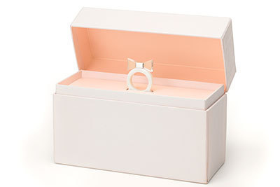 アンテプリマからブランド初のiPhoneケース発売