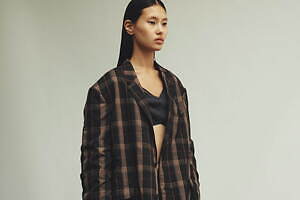 フミカ_ウチダ 2025年春夏コレクション、プリミティブで優雅なムード