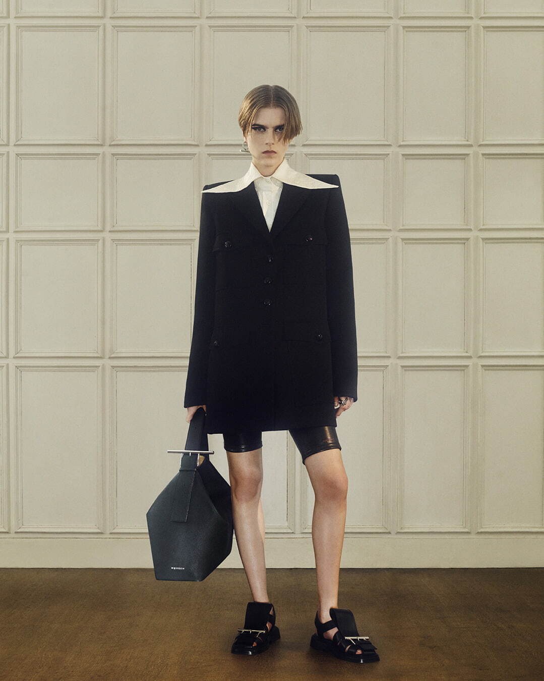 マックイーン(McQueen) 2025年リゾートウィメンズコレクション  - 写真12