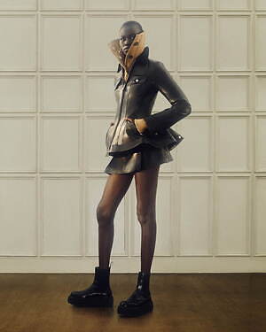 マックイーン(McQueen) 2025年リゾートウィメンズコレクション  - 写真15