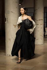 ロク 2025年春夏コレクション - 目を奪う“捻じれ”や大胆なシルエット｜写真6