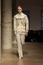 ロク 2025年春夏コレクション - 目を奪う“捻じれ”や大胆なシルエット｜写真33