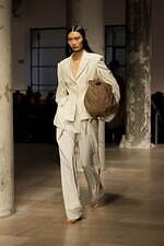 ロク 2025年春夏コレクション - 目を奪う“捻じれ”や大胆なシルエット｜写真37