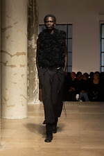 ロク 2025年春夏コレクション - 目を奪う“捻じれ”や大胆なシルエット｜写真41