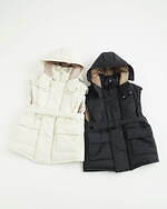 タナカ“1点もの”スカーフのリメイクスカート＆フード付きベスト、トゥー ユナイテッドアローズ限定で｜写真1