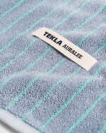 オーラリー×テクラ、“温泉文化”着想ストライプ柄ダウンジャケットやバスローブ風コート｜写真12