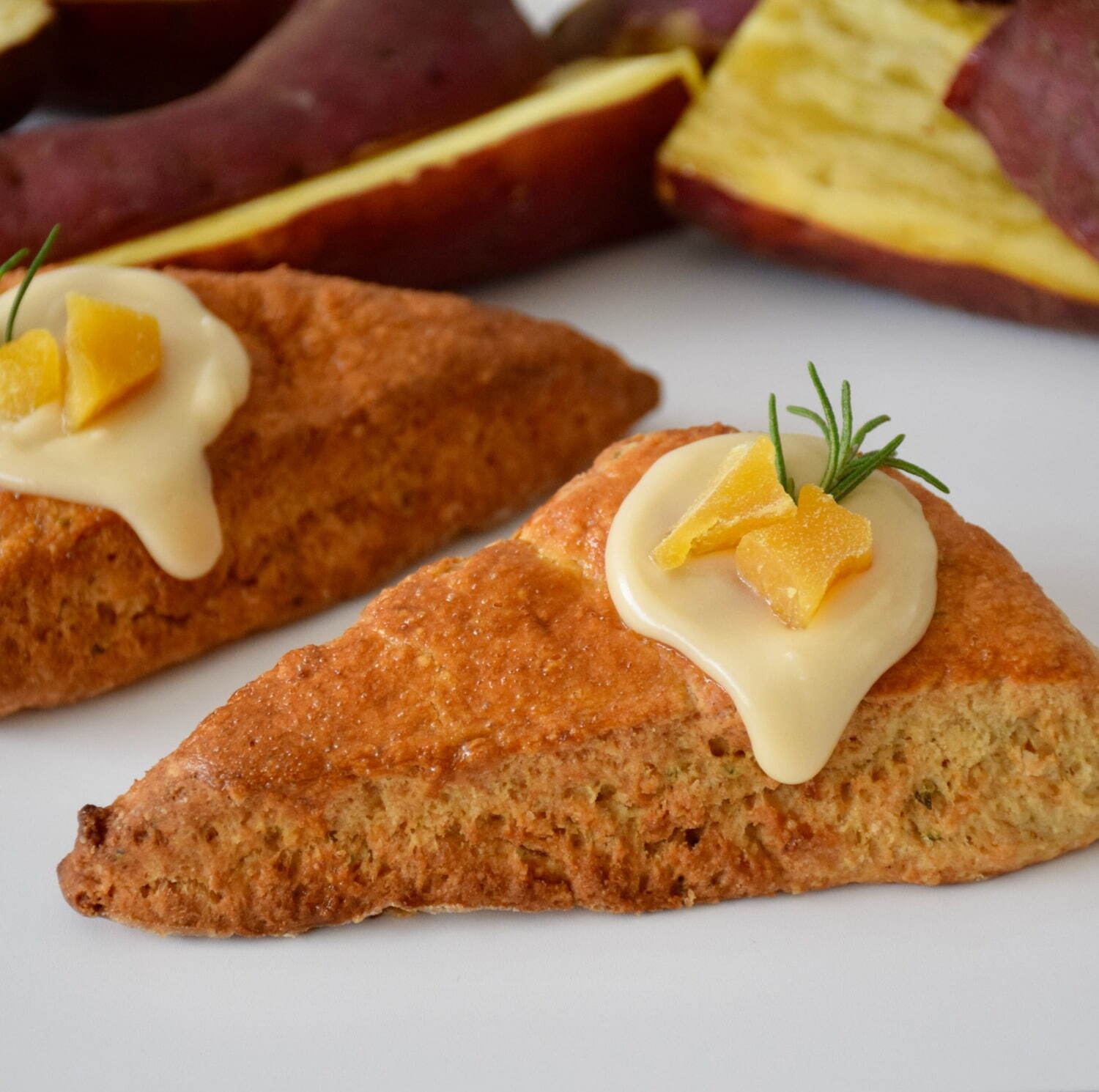 「エム ベイクハウス」スイートポテトローズマリーガーリックスコーン(1個) 621円