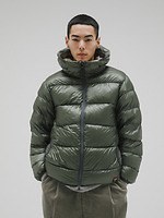 ナンガ×エカルのダウンジャケット、丸めて収納できる軽量キルトダウン＆スタンドカラーアウター｜写真3