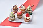 フェアリーケーキフェアのクリスマス限定カップケーキ、サンタパンダやクリスマスツリーモチーフ｜写真1