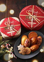 ビスキュイテリエ ブルトンヌのクリスマス焼き菓子、フランボワーズ風味のフィナンシェ入りギフトボックス｜写真2