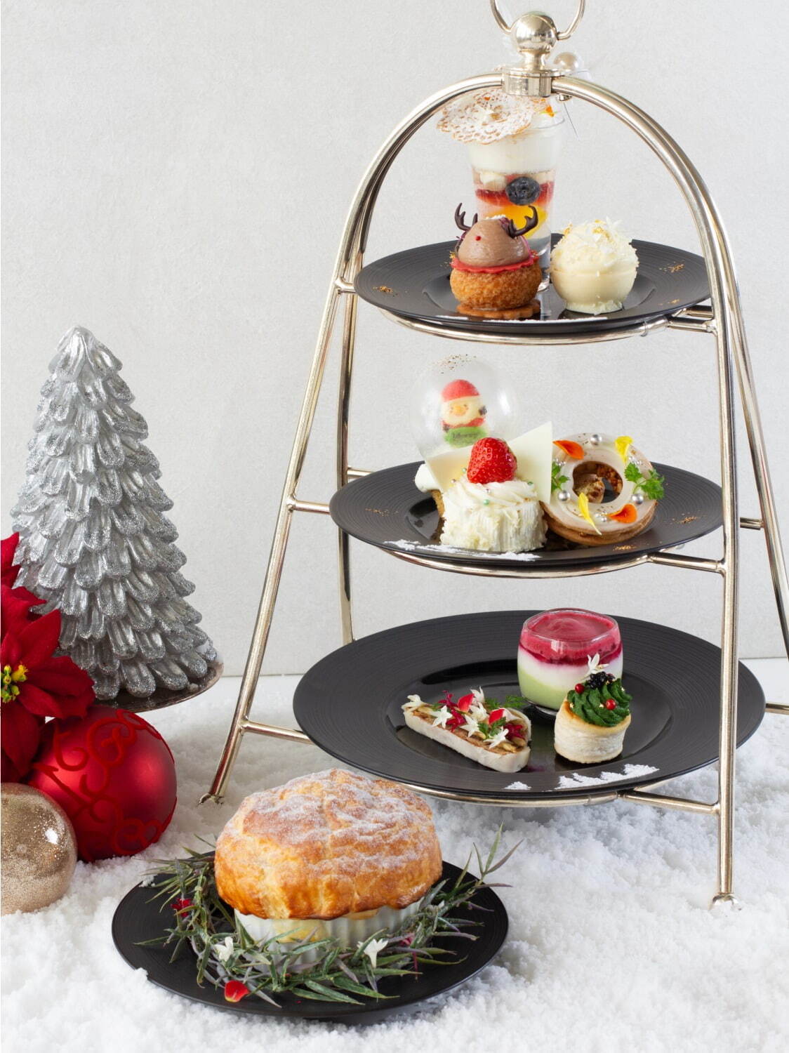 ウェスティンホテル大阪「ホワイトクリスマスアフタヌーンティー」サンタの“スノードーム風”マフィン｜写真3