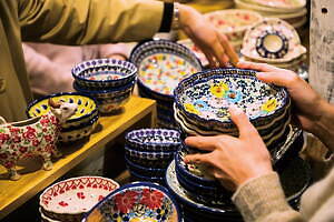 福岡「光の街・博多」のクリスマスマーケット2024、ヨーロッパ直輸入の雑貨やグルメが集結｜写真8