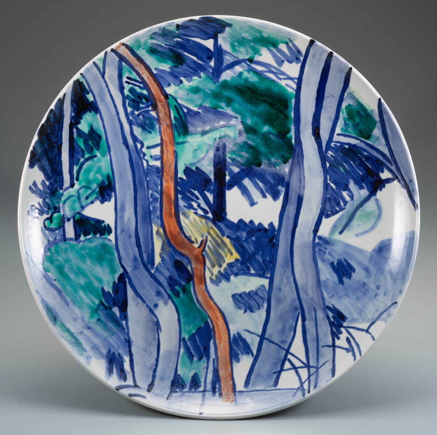 硲伊之助 《九谷呉須上絵 夏樹立大皿》 昭和48年(1973年) 磁器 硲伊之助美術館