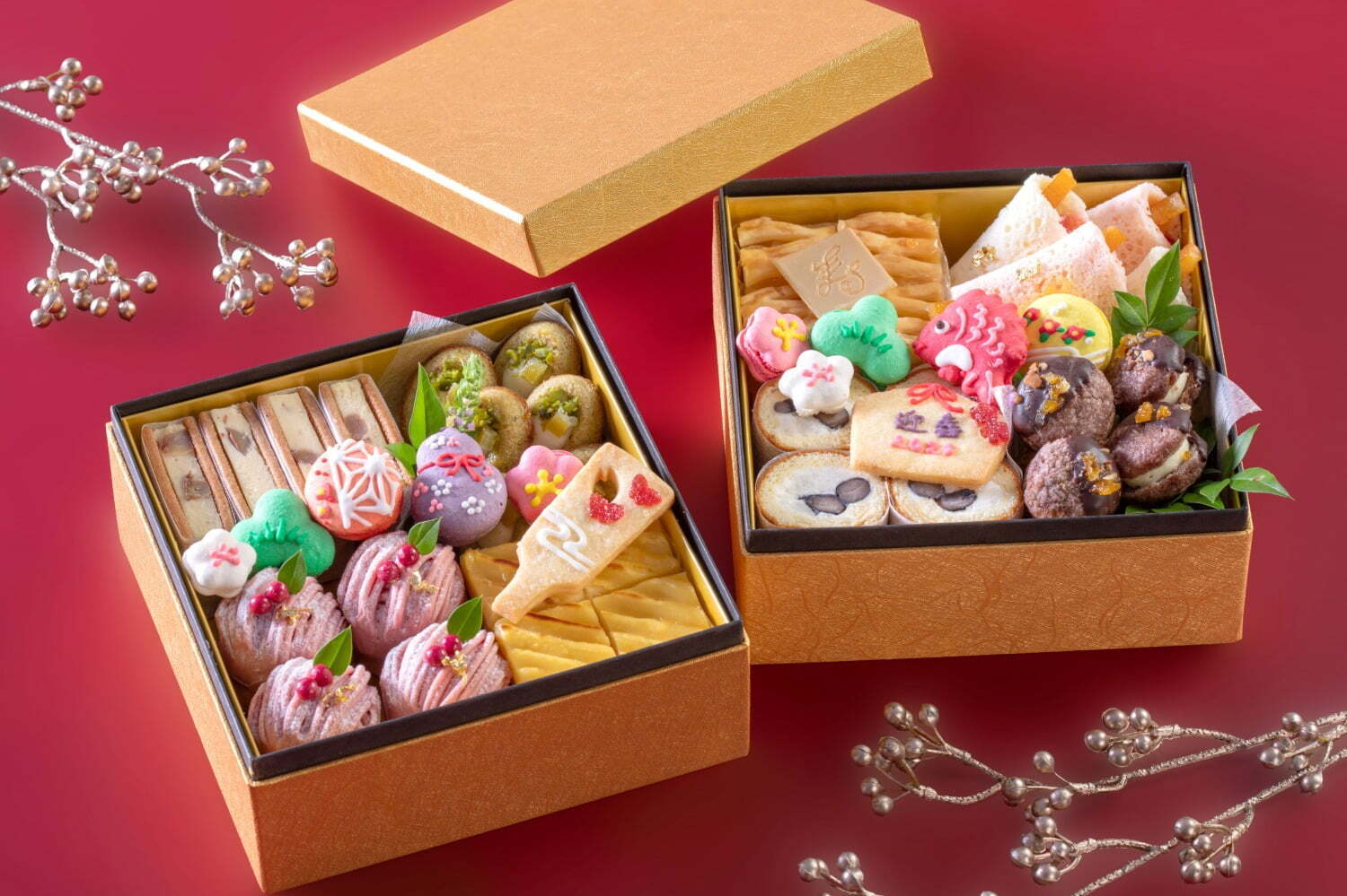 ダックワーズ｜シェラトン都ホテル大阪「スイーツおせち」梅形マカロン＆黒豆ロールケーキ入り“スイーツ重”