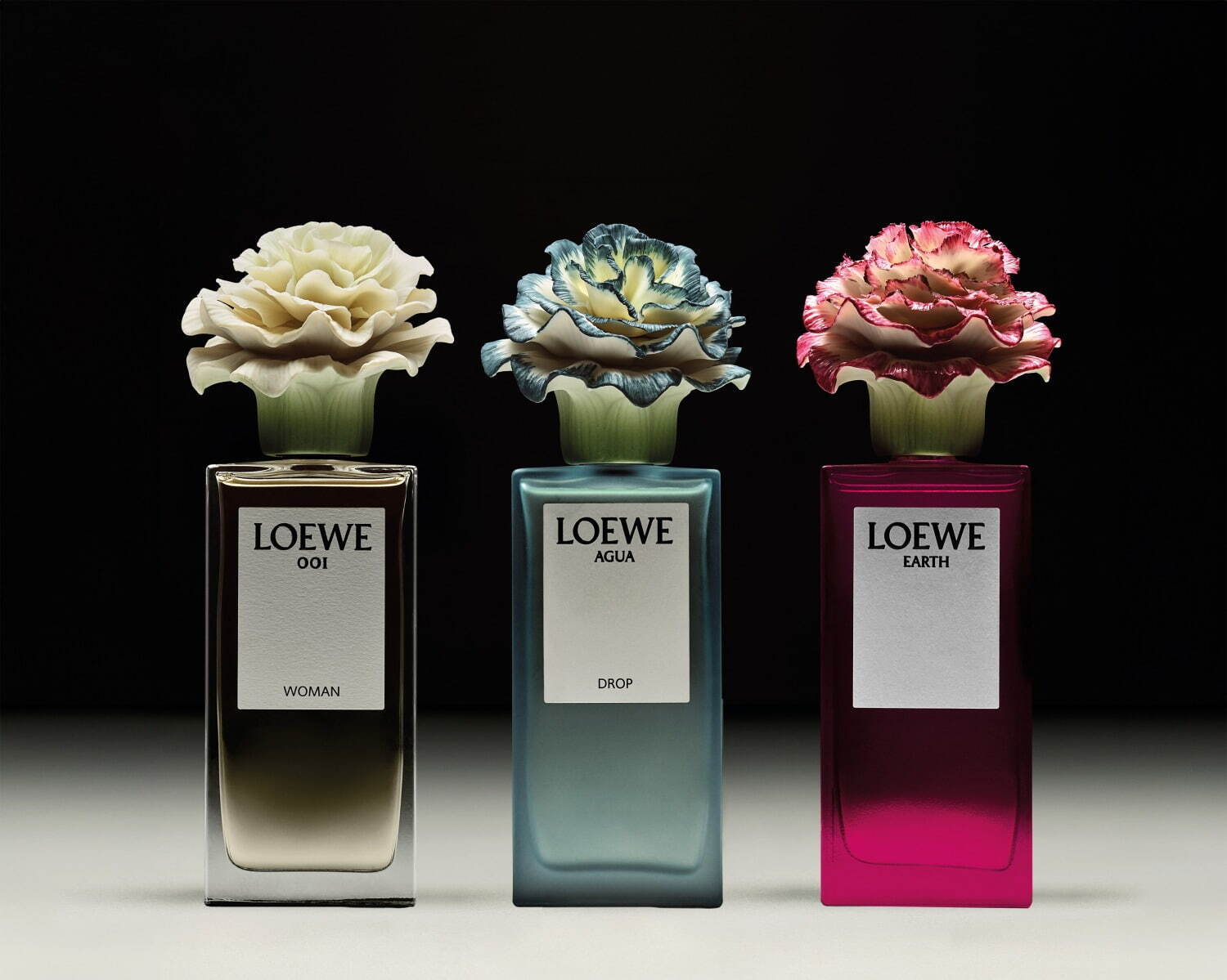 ロエベ パルファム“磁器の花びらキャップ”が咲くフレグランス