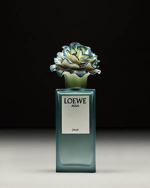 LOEWE ロエベ アグア ドロップ x リヤドロ ロエベ パルファム“磁器の花びらキャップ”が咲くフレグランス