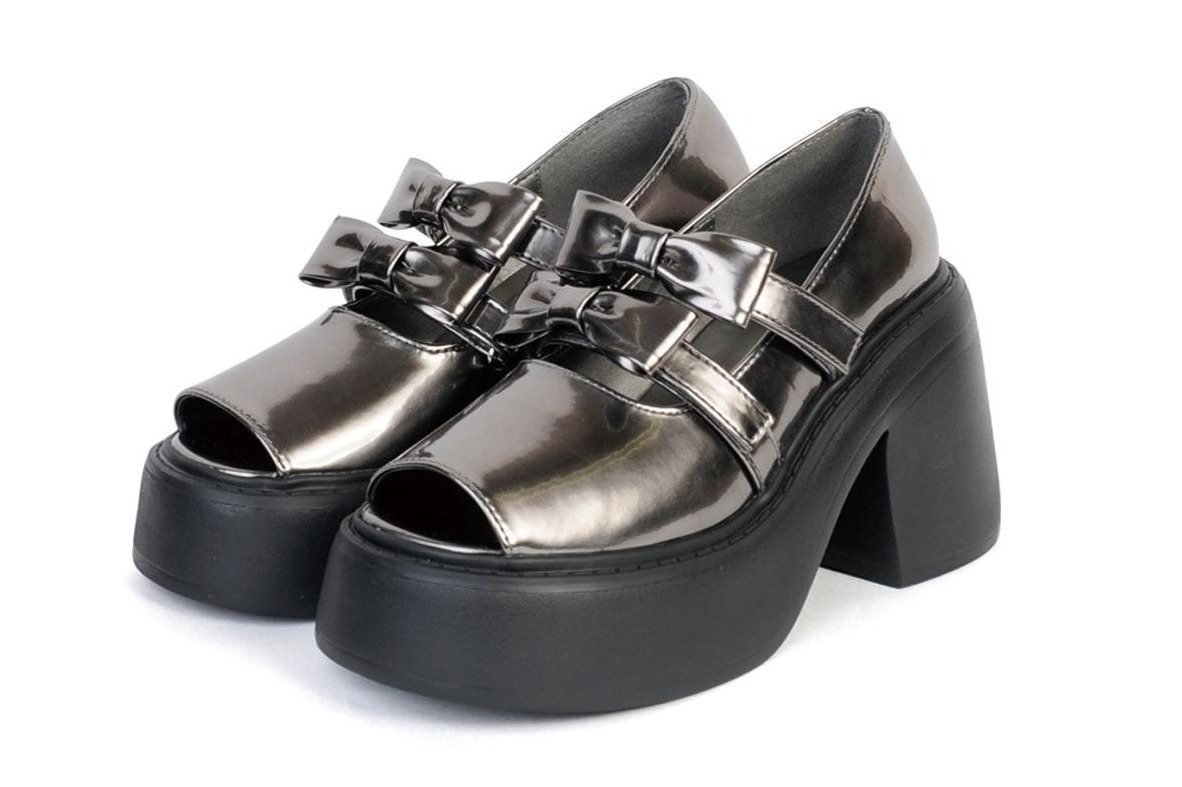 ヒールシューズ｜ミルク24年冬“ダブルリボン”付き厚底ヒールシューズ、艶めくメタリックカラーのアッパーで