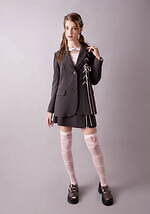 ミルク24年冬“ダブルリボン”付き厚底ヒールシューズ、艶めくメタリックカラーのアッパーで｜写真10