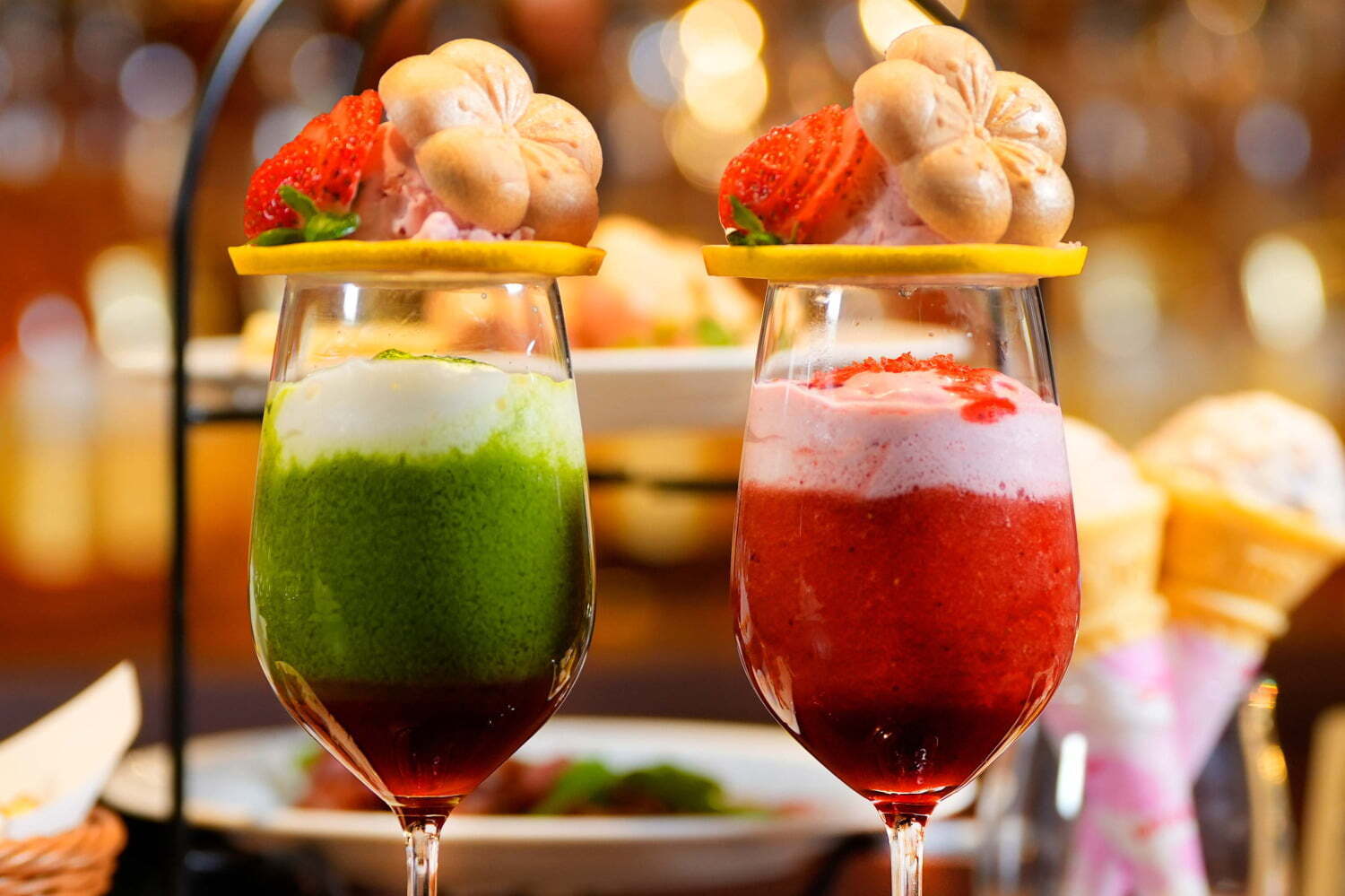 銀座「ザ チョーヤ ギンザバー」“贅沢苺＆完熟梅”のカクテルクリームソーダ、抹茶入りフレーバーも