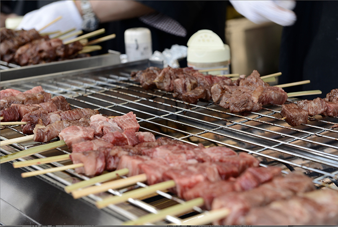 行列店の肉料理が集結！「肉フェス 2014 秋」東京・立川で開催 | 写真
