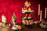 プルマン東京田町「クリスマスアフタヌーンティー」“トナカイ”チョコケーキやリース型ムース｜写真1