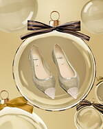 フェンディ24年冬ウィメンズ、メタリックレザーのバッグ＆キャンディ着想のキラキラチャームなど｜写真45