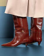 フェンディ24年冬ウィメンズ、メタリックレザーのバッグ＆キャンディ着想のキラキラチャームなど｜写真8