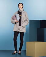 フェンディ24年冬ウィメンズ、メタリックレザーのバッグ＆キャンディ着想のキラキラチャームなど｜写真6