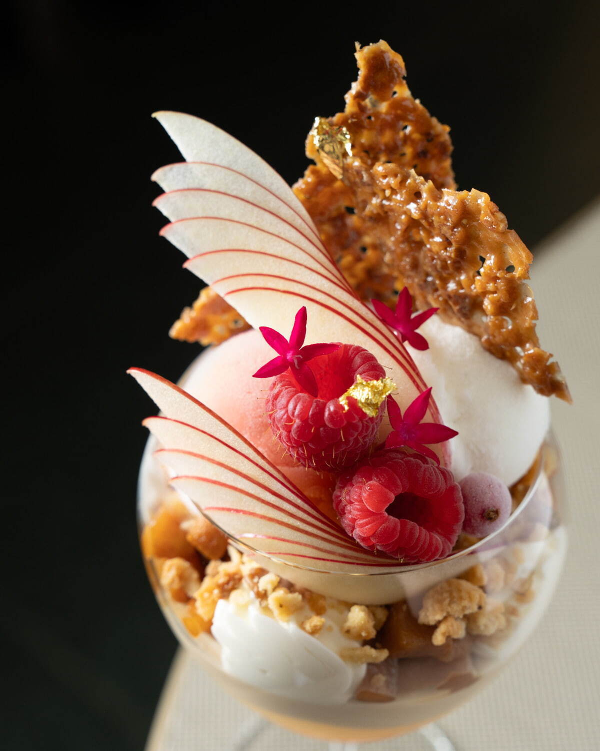 「紅玉リンゴ 胡桃 フロマージュのパフェ」3,200円※サービス料10%別