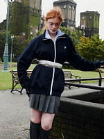 フレッドペリーのジャーナル スタンダード限定トラックジャケット、サイドライン排したミニマルなデザイン｜写真28