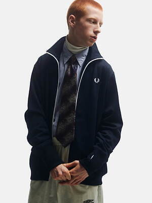 フレッドペリーのジャーナル スタンダード限定トラックジャケット、サイドライン排したミニマルなデザイン｜写真18