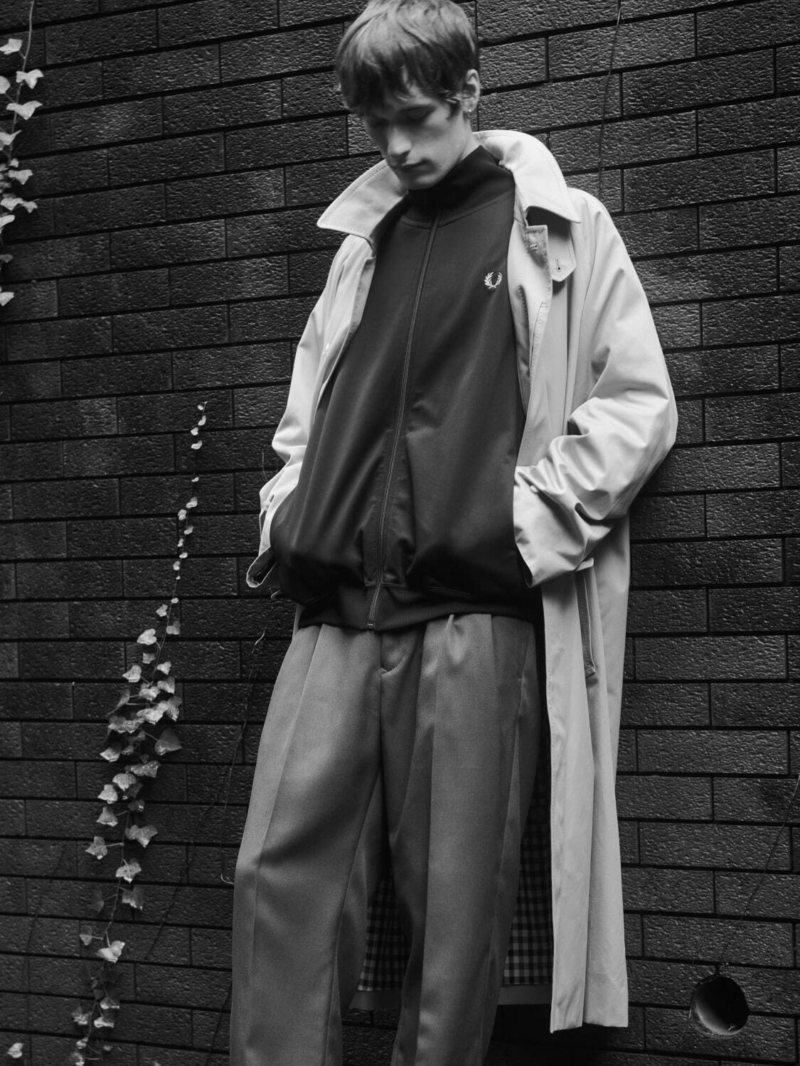 フレッドペリーのジャーナル スタンダード限定トラックジャケット、サイドライン排したミニマルなデザイン｜写真21