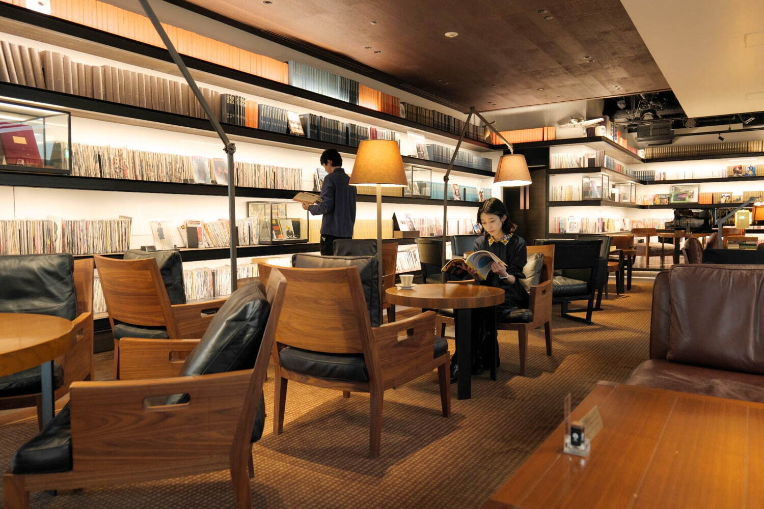 蔦屋書店｜代官山 蔦屋書店で「蔦夜書店 2024」閉店後に夜通し読書を楽しむ、一夜限りのイベント