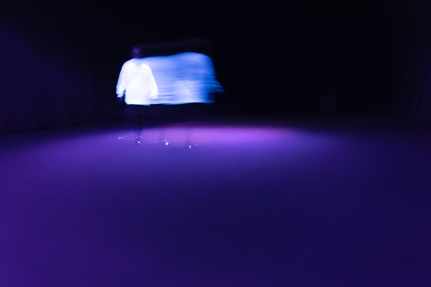 サウンド・アーティストevalaの展覧会が新宿で - “耳で視る”立体的な音響表現の空間を展開