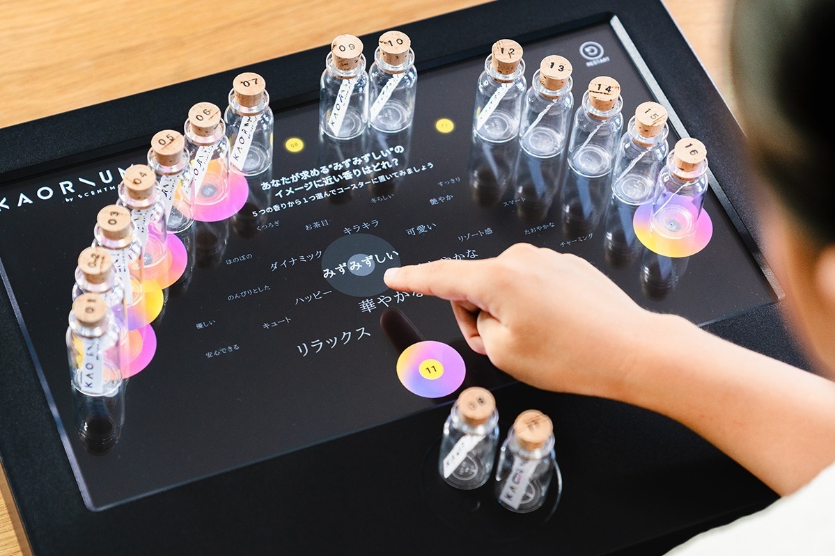 フローラルorウッディ？「AI カオリウム」が好みの香りを導く体験型イベント、名古屋タカシマヤで開催