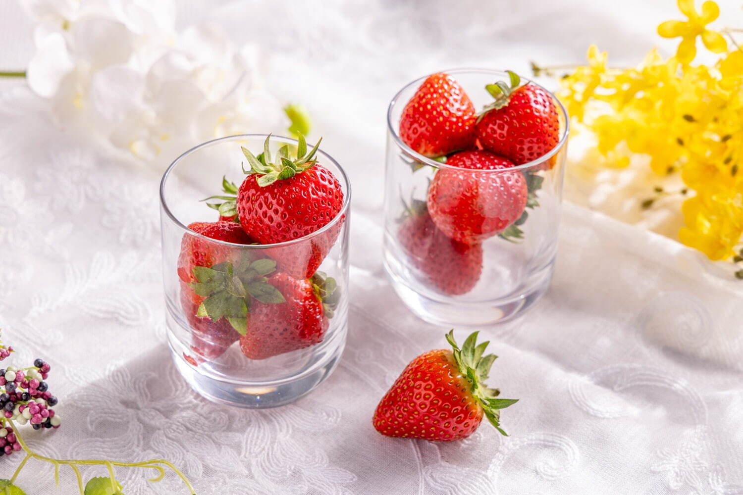 ヒルトン東京“パンが主役”の苺アフタヌーンティー、板チョコサンドやミモザ着想の花型パン｜写真18