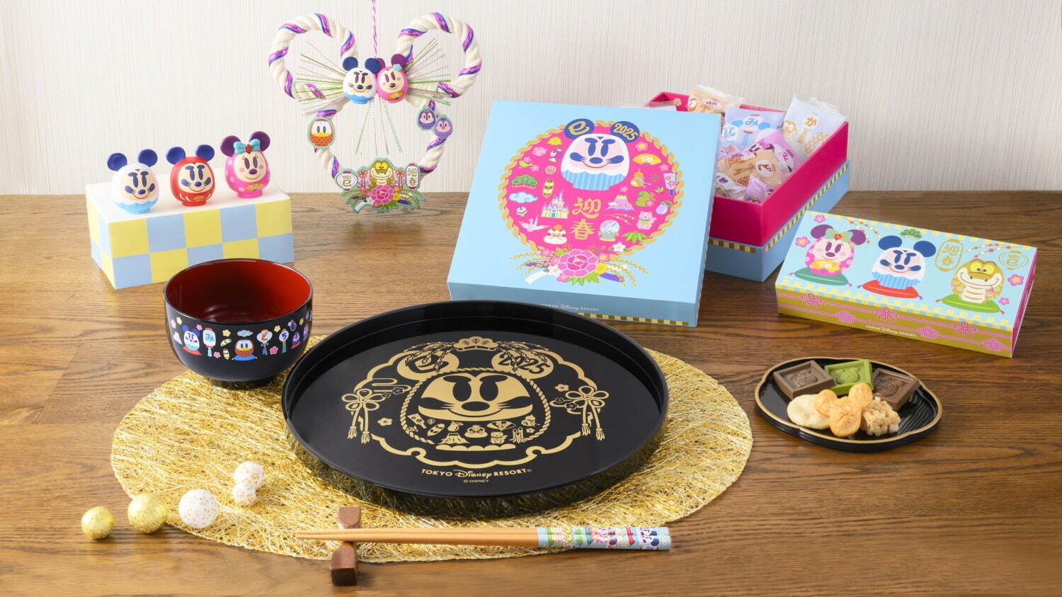 「東京ディズニーリゾートのお正月2025」和服ミッキーマウスの新年グリーティング、“ヘビ年”グッズも｜写真6