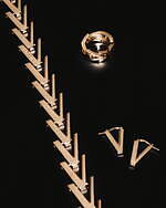 ヴェルサーチェ24年クリスマス、ふんわりキルティングレザーバッグやメタルロゴ入りショルダー｜写真30