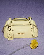 ヴェルサーチェ24年クリスマス、ふんわりキルティングレザーバッグやメタルロゴ入りショルダー｜写真17