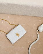 ヴェルサーチェ24年クリスマス、ふんわりキルティングレザーバッグやメタルロゴ入りショルダー｜写真23