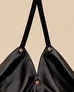 ヴェルサーチェ24年クリスマス、ふんわりキルティングレザーバッグやメタルロゴ入りショルダー｜写真28