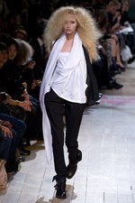 マタニティ・モデルも登場！ -  リミフゥ(LIMI feu)の2011年春夏コレクション｜写真5