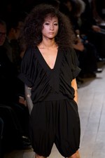 マタニティ・モデルも登場！ -  リミフゥ(LIMI feu)の2011年春夏コレクション｜写真9