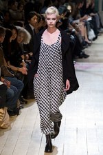 マタニティ・モデルも登場！ -  リミフゥ(LIMI feu)の2011年春夏コレクション｜写真14