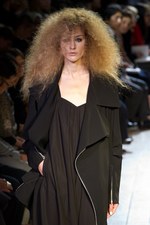 マタニティ・モデルも登場！ -  リミフゥ(LIMI feu)の2011年春夏コレクション｜写真18