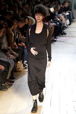 マタニティ・モデルも登場！ -  リミフゥ(LIMI feu)の2011年春夏コレクション｜写真19