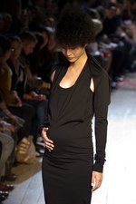 マタニティ・モデルも登場！ -  リミフゥ(LIMI feu)の2011年春夏コレクション｜写真20