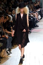 マタニティ・モデルも登場！ -  リミフゥ(LIMI feu)の2011年春夏コレクション｜写真23