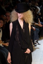 マタニティ・モデルも登場！ -  リミフゥ(LIMI feu)の2011年春夏コレクション｜写真24