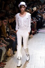 マタニティ・モデルも登場！ -  リミフゥ(LIMI feu)の2011年春夏コレクション｜写真26